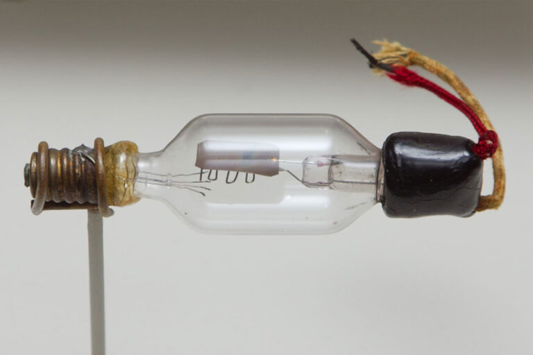 The Evolution of Amplifiers: How Efficiency Shaped the Modern Professional Sound System featured image