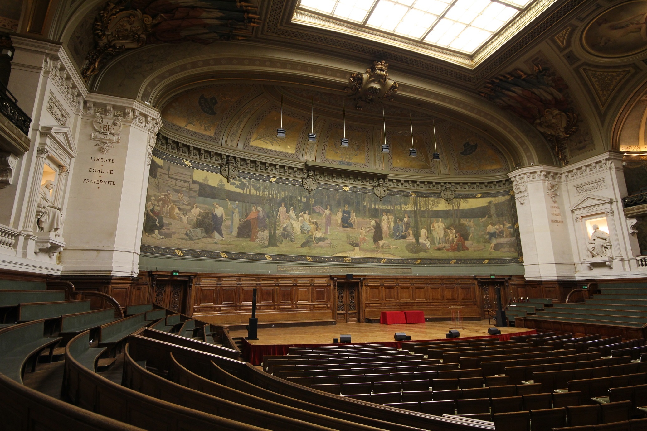 Sound system set up by L-Acoustics at the Grand Amphitheater in The Sorbonne University