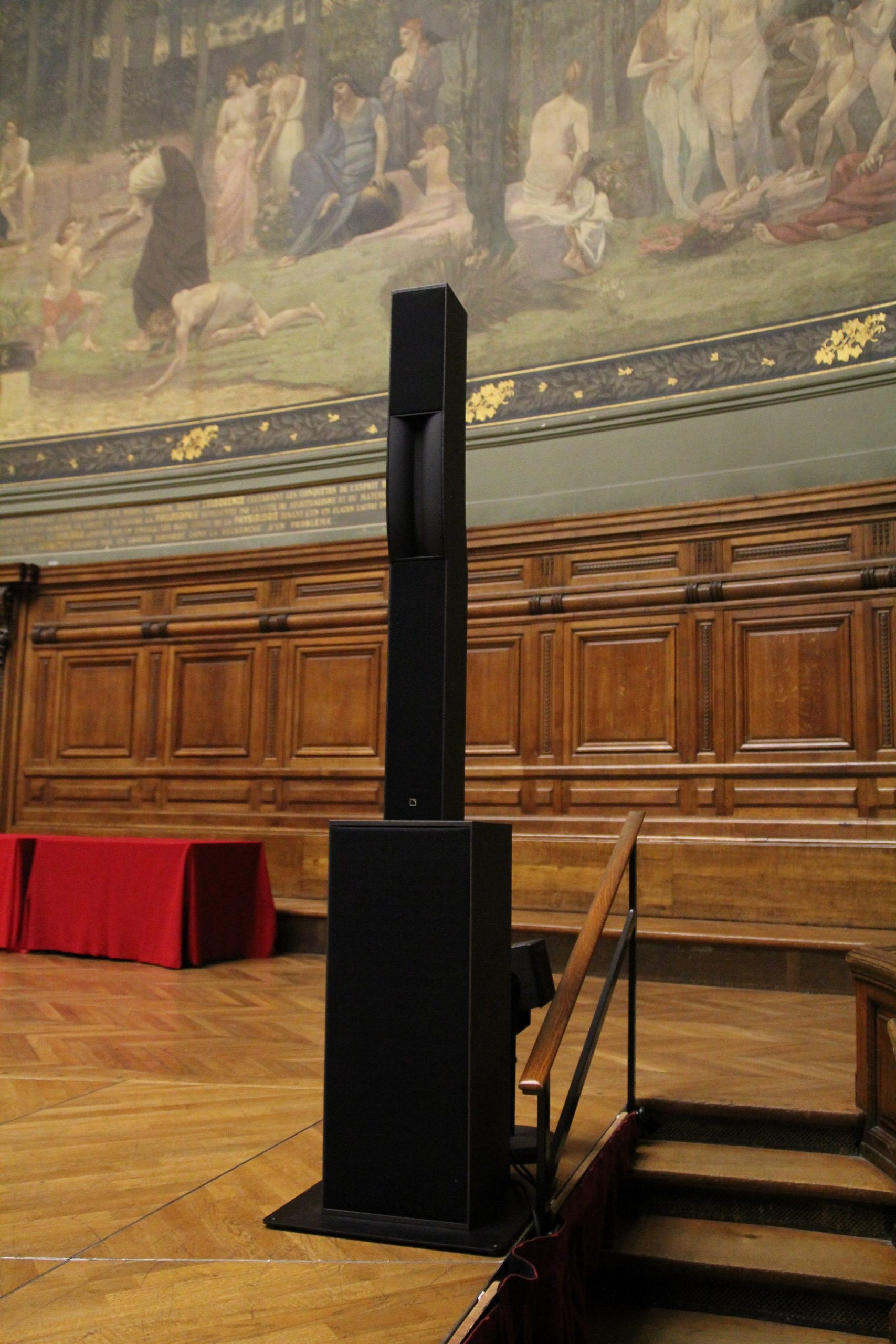Syva sound system set up by L-Acoustics at the Grand Amphitheater in The Sorbonne University