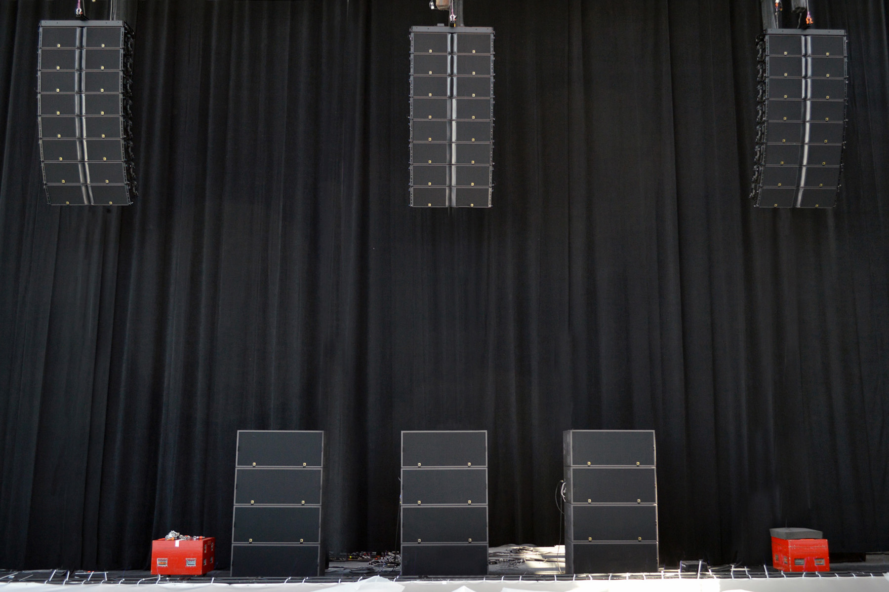 K2 sound system set up by L-Acoustics at the World Premiere of X-Men: Days of Future Past