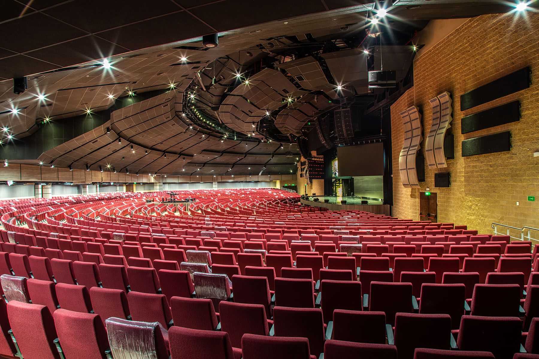 Syva Joins the Catwalk at La Samaritaine - L-Acoustics Creations