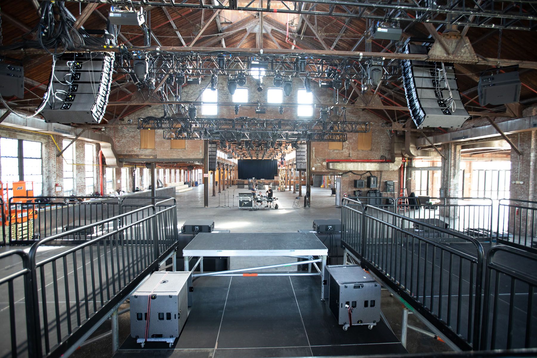 LAcoustics Delivers Knockout Concert Sound at Knockdown Center L
