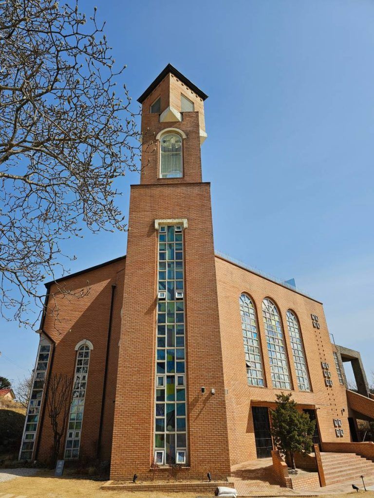 The MADE LIM Café is a five-storey 120-year-old church transformed into art, dining, and performance spaces with playback and live audio using and L-Acoustics professional sound system