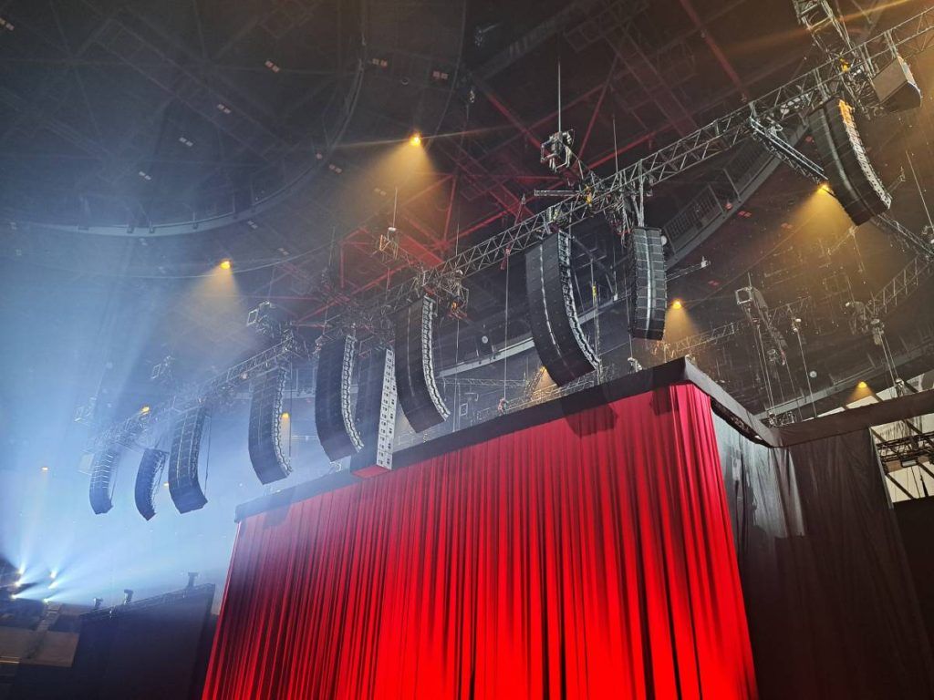 L-Acoustics KS28 subwoofers flown behind the centre. L-Acoustics Kara II delivered extension and out-fill. L-Acoustics A10 Focus boxes were deployed as spatial fill.