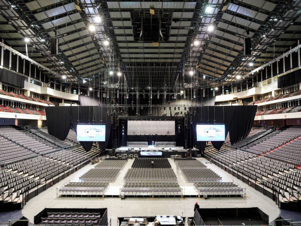The delay system for Les Misérables: The Arena Spectacular World Tour at Taipei Arena comprised of two L-Acoustics L2 per side that covered third and fourth-floor audience seats.