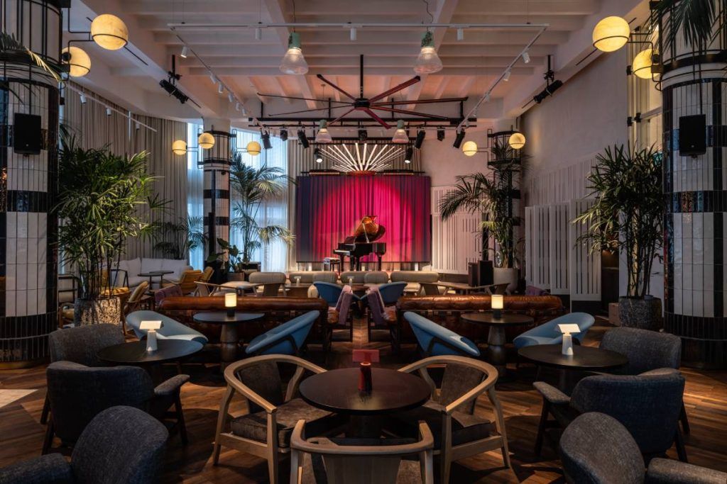 Complimenting the exquisite interior design, the L-Acoustics Syva delivers unparalleled audio while respecting the sophisticated aesthetics of the space