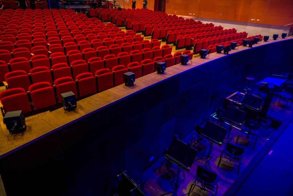 Fifteen L-Acoustics 5XT coaxial speakers are spread across the stage lip provide spatial in-fill