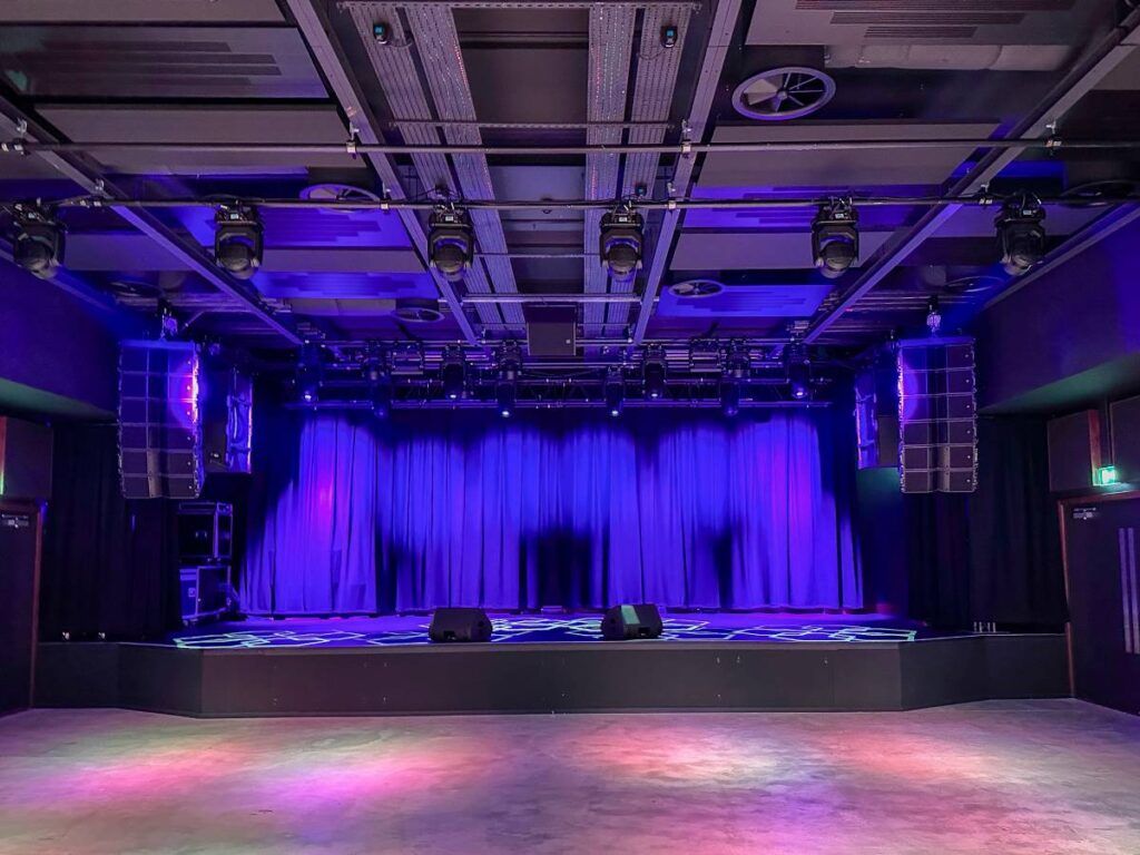 NTU London’s 600-capacity performance space is equipped with an L-Acoustics KARA II line array sound system