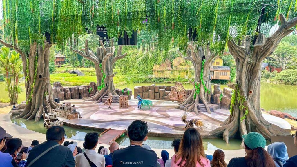 Enchanting Valley’s 500-seat outdoor theatre hosts the daily 'Lila Show' musical with an L-Acoustics A Series sound system
