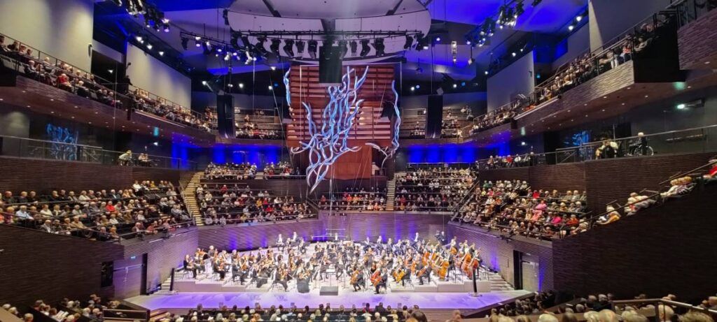 The L-Acoustics sound system complements Helsinki Music Centre’s visual aesthetics and its striking pipe organ