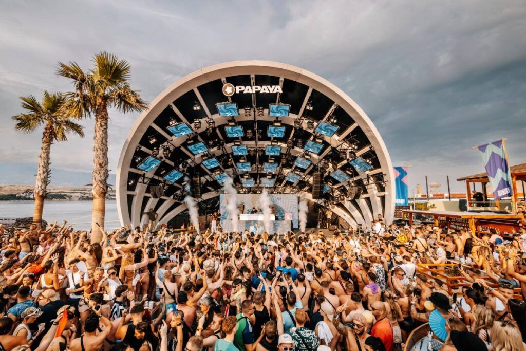 DJ Mag Top Ten-Ranking Papaya Beach Club installs L-Acoustics A Series professional sound system