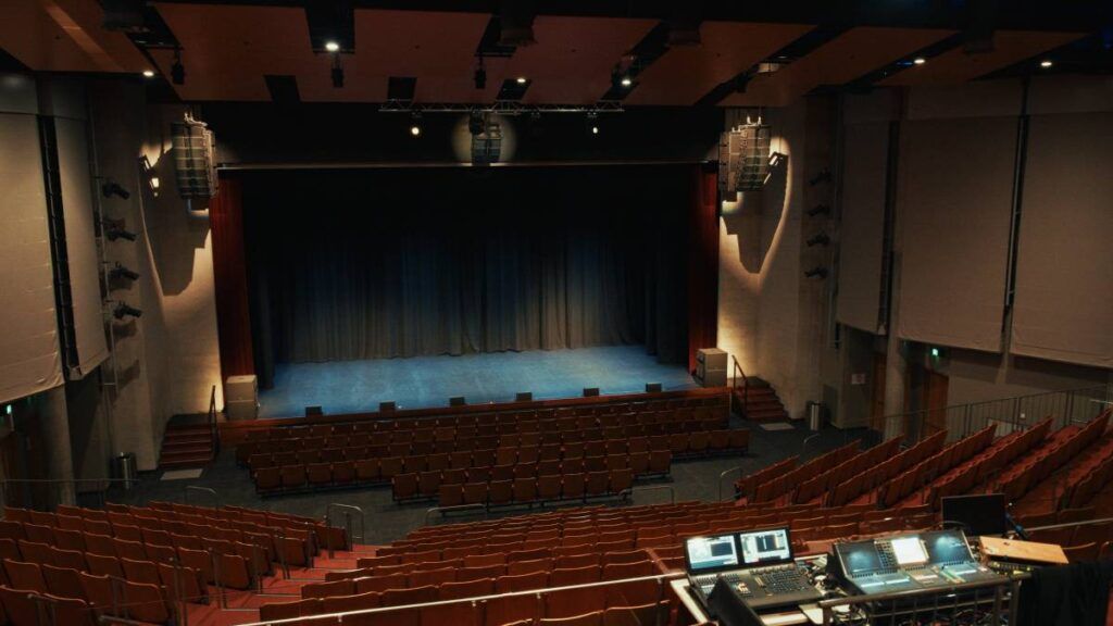 Shoalhaven Entertainment Centre chose an L-Acoustics Kara II professional sound system for rider-friendly and versatile audio