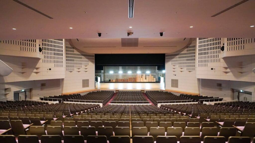 Sonic City’s Large Hall’s centre proscenium array consists of 10 L-Acoustics Kara II and four SB18 subwoofers rigged behind acoustic grills