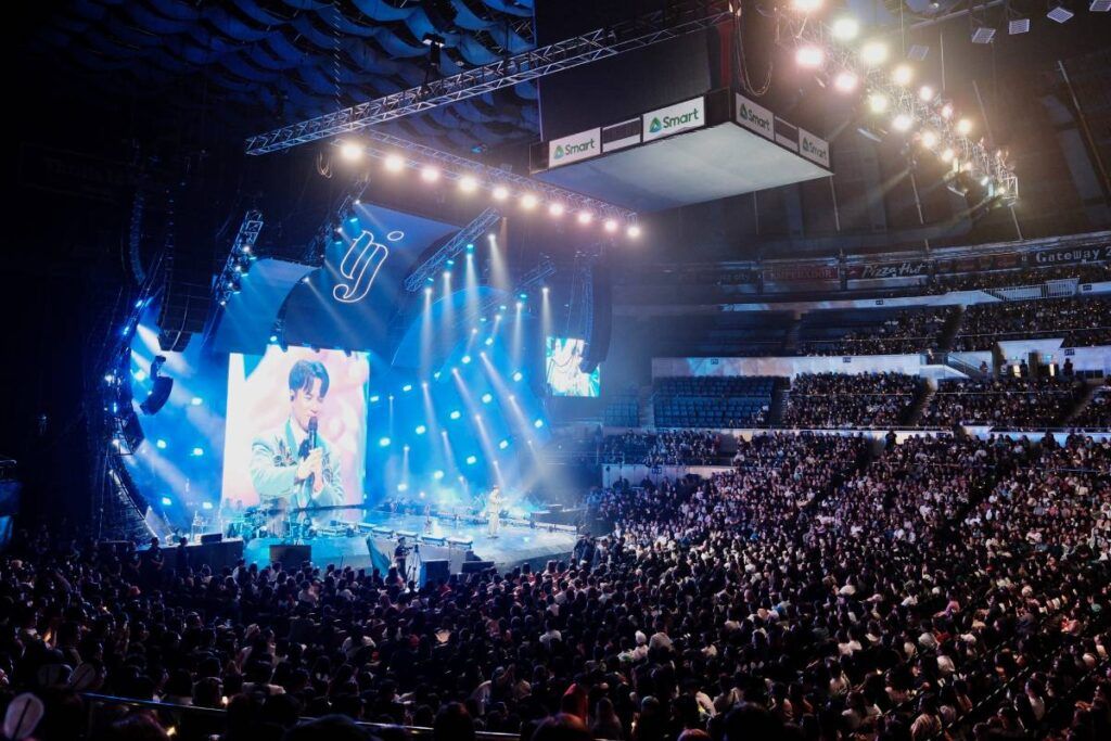 Main L/R system in the Smart Araneta Coliseum of 12 L-Acoustics K2 over three Kara down per side and 12 L-Acoustics Kara per side for out-fill