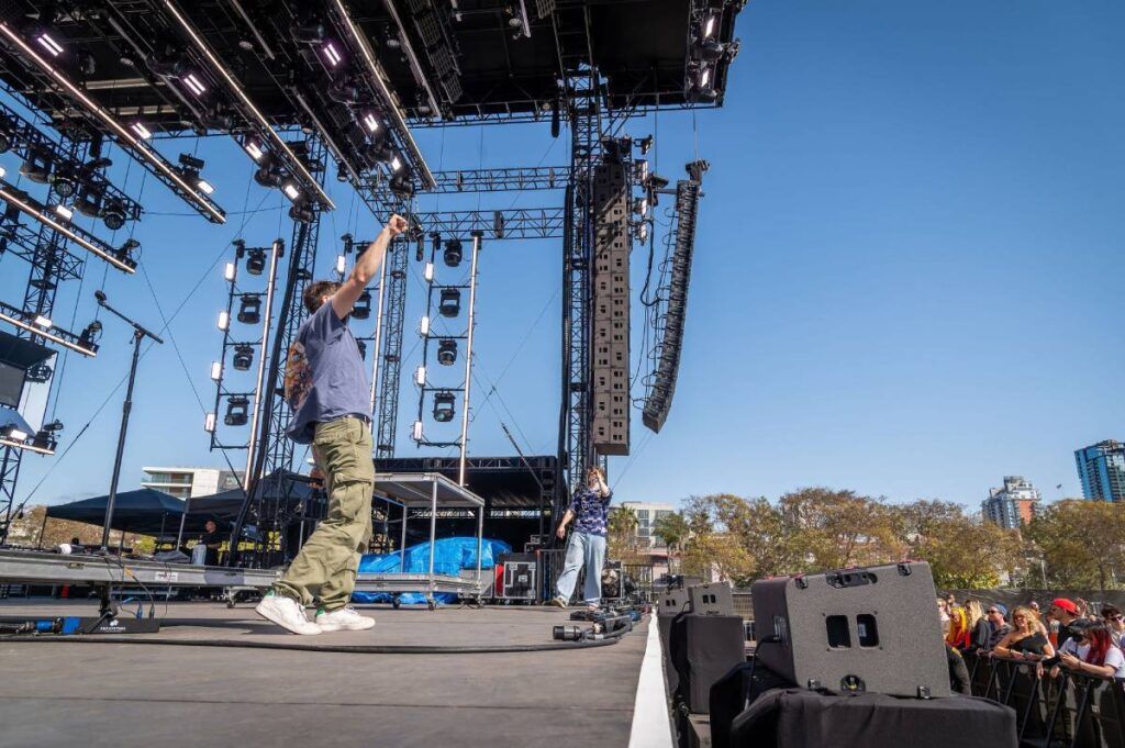 CRSSD’s main Ocean View stage sported left and right main arrays of 16 LA12X-driven K2, each backed by cardioid hang of a dozen KS28 subs (photo credit: Alex Matthews)