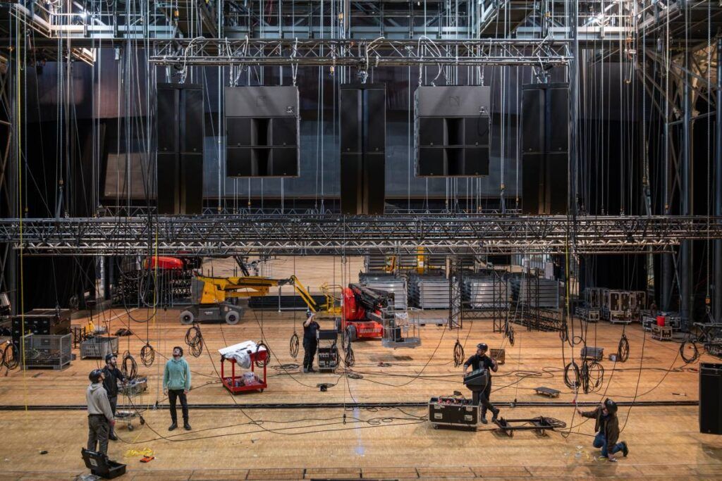 The Charlie Parker performance space features five hangs of one L-Acoustics L2 over an L2D spread across the stage with two centrally flown cardioid arrays of three KS28 subwoofers