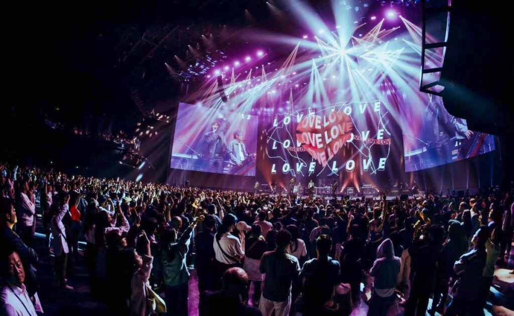 The 3,000-capacity LIVERSE features high-definition screens, glasses-free 3D technology and China’s first L-Acoustics L Series permanent installation