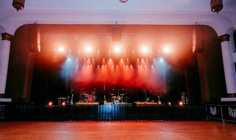 Live Nation’s Two Historic Riverside Venues Standardize On One Concert Sound System: L-Acoustics L Series featured image