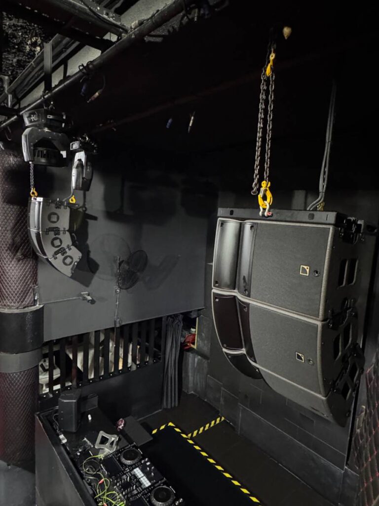 L-Acoustics A10 Focus and two A10 Wide boxes per side as a DJ sound system for hip-hop and urban music