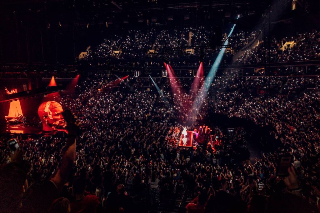 K2’s Panflex feature kept the HF energy away from the stage thrust and B stage where J Balvin spent much of his show (photo credit: Gaby Deimeke / @gabydeimeke)