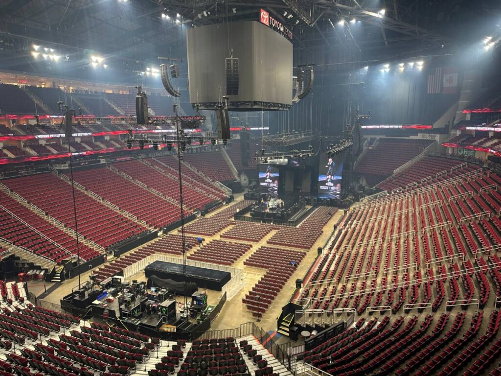 The L Series delays “ensured that the audiences in the upper sections had a coherent and intelligible experience similar to those in the front row,” says System Engineer Eric Rogers