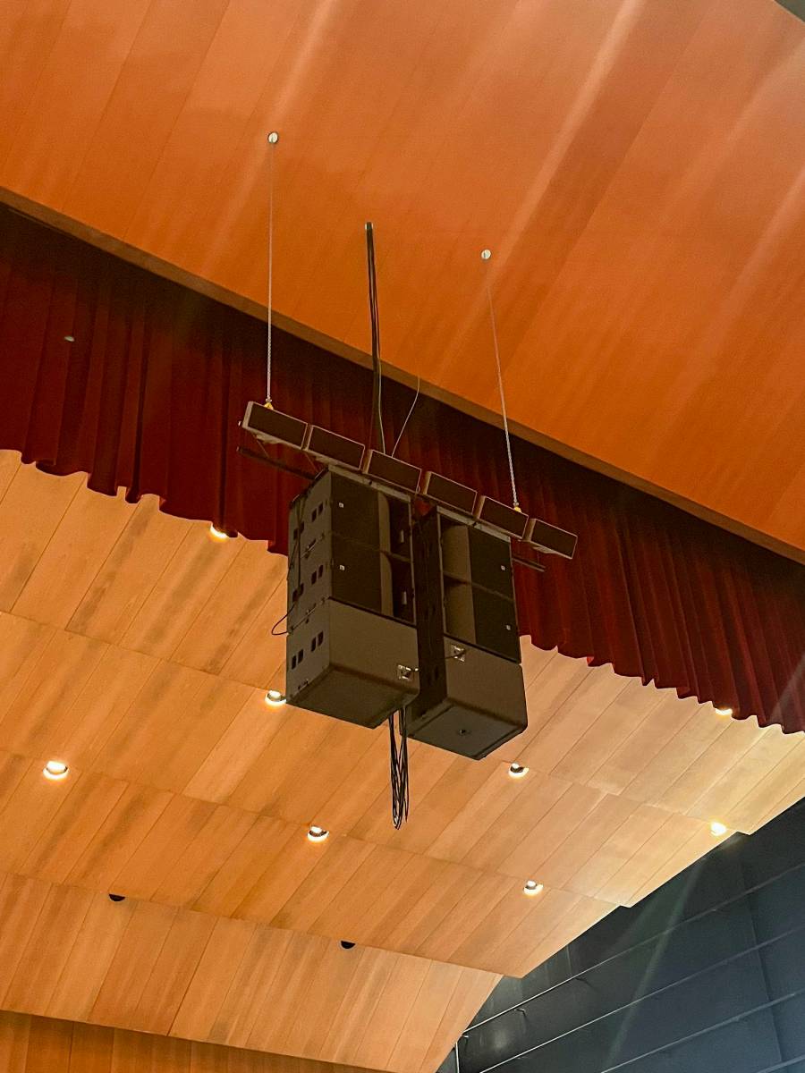The L Series combination of long-throw capability, compact form factor, and integrated cardioid technology has provided Baluarte with a future-ready audio solution