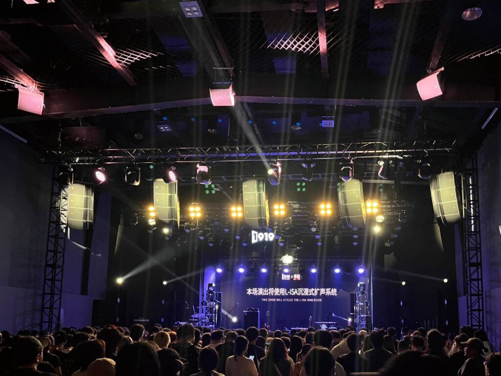 1919LIVEHOUSE boasts full 360-degree immersion including overhead speakers via six X12 boxes
