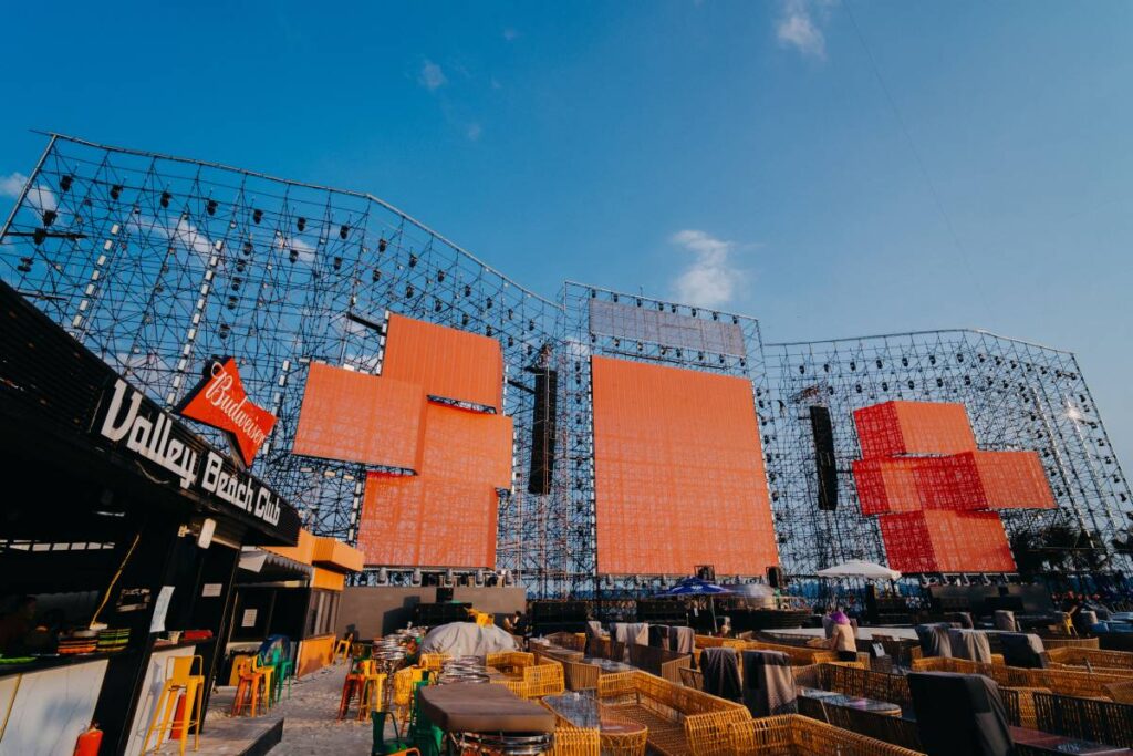 L-Acoustics' flagship K1 line arrays deliver world-class audio performance to Valley Beach Club's 5,000-capacity beachfront venue, featuring precision-engineered left/right hangs with K1-SB subwoofers and K2 extended coverage