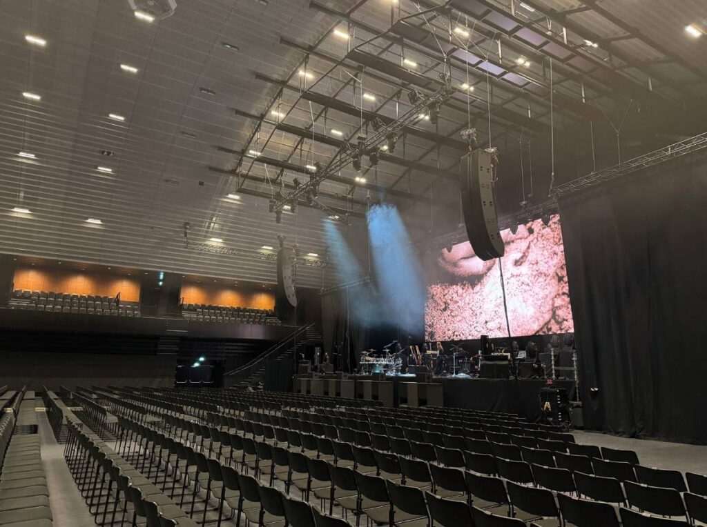 L-Acoustics KS28 subwoofers topped with A10 front-fills line the face of the stage at Copenhagen’s K.B. Hallen