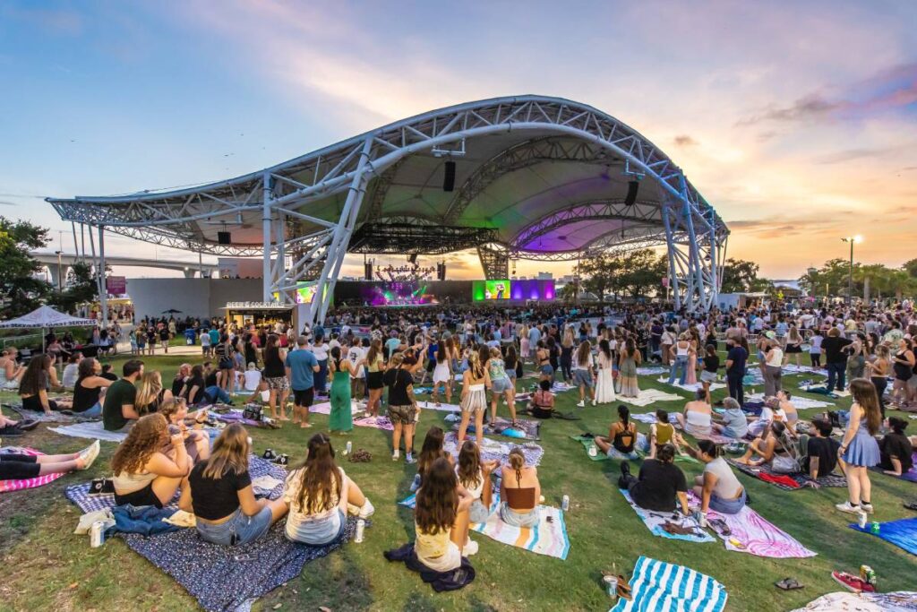 L-Acoustics Kara II lawn-fills are flown from the edge of the venue’s canopy (photo credit: Caesar A. Carbajal / ColorField Photography)