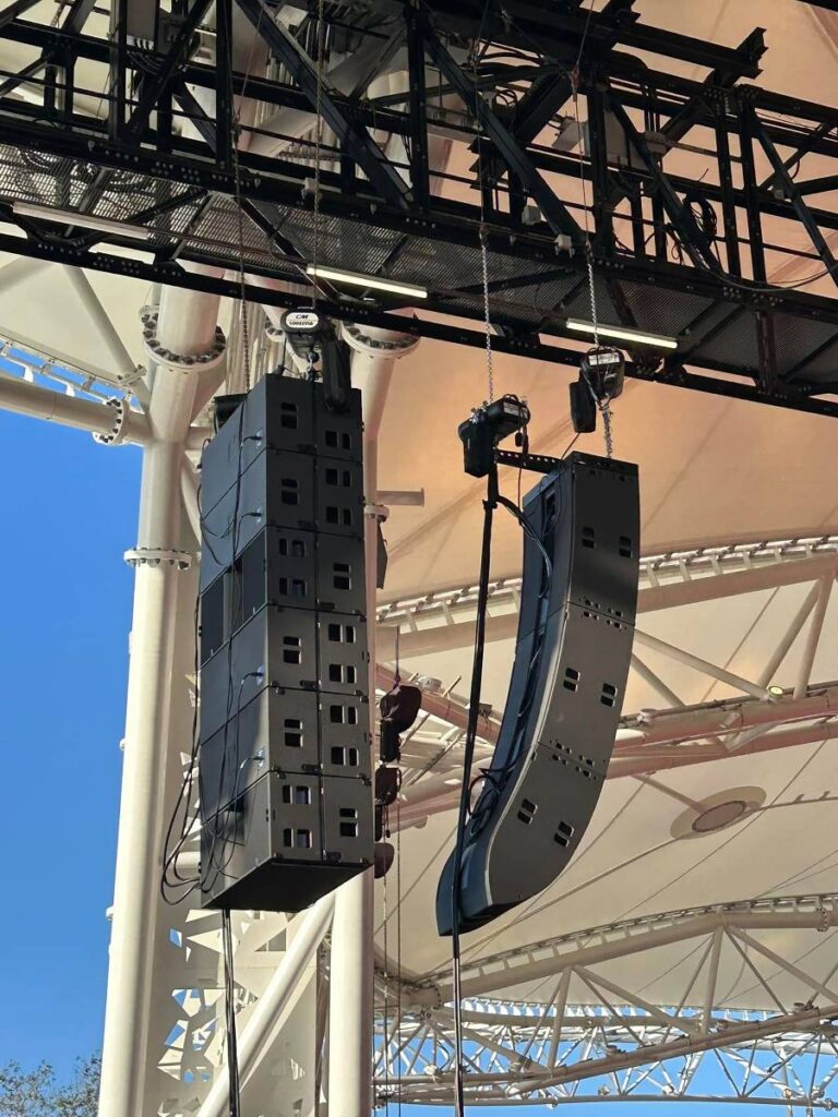 A close-up view of the house-right L-Acoustics concert sound system L2/L2D main array and KS28 subwoofer hangs (photo credit: Erick Celeiro)