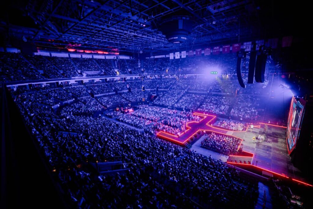 Hero Tour’s main PA hangs featured three L-Acoustics concert sound system L2 flown over one L2D per side, while out-fill arrays featured two L2 over one L2D per side