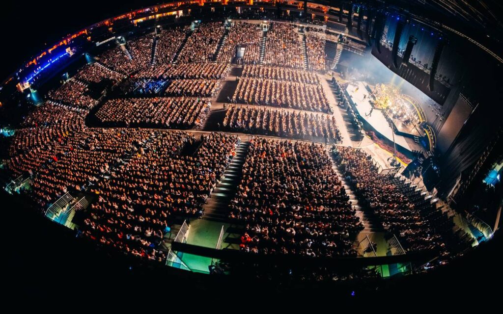 For the 15,000 fans each night, Queenie's faithful Queen renditions gained new emotional depth when interwoven with orchestral arrangements with L-Acoustics L-ISA technology