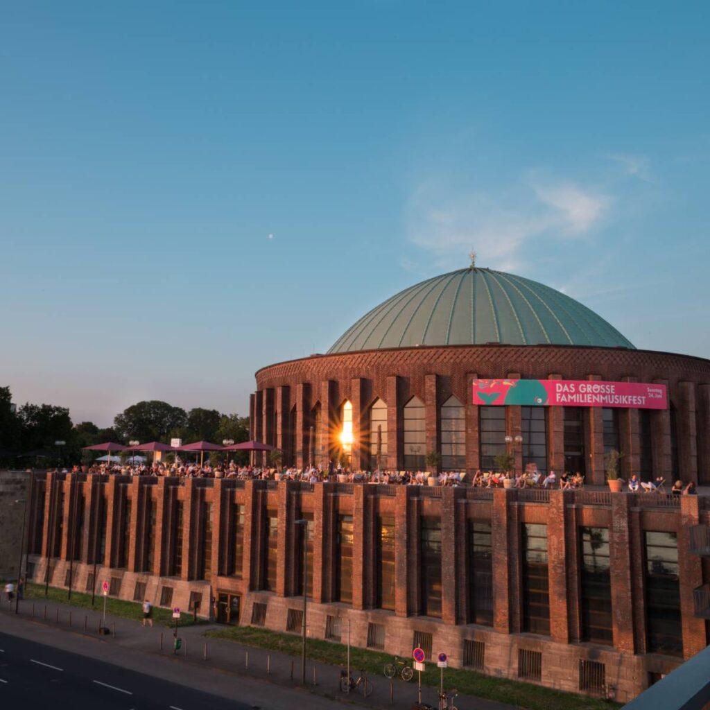 Tonhalle Düsseldorf serves as home to the Düsseldorf Symphony Orchestra while hosting an eclectic mix of classical, rock, pop, comedy and cabaret performances
