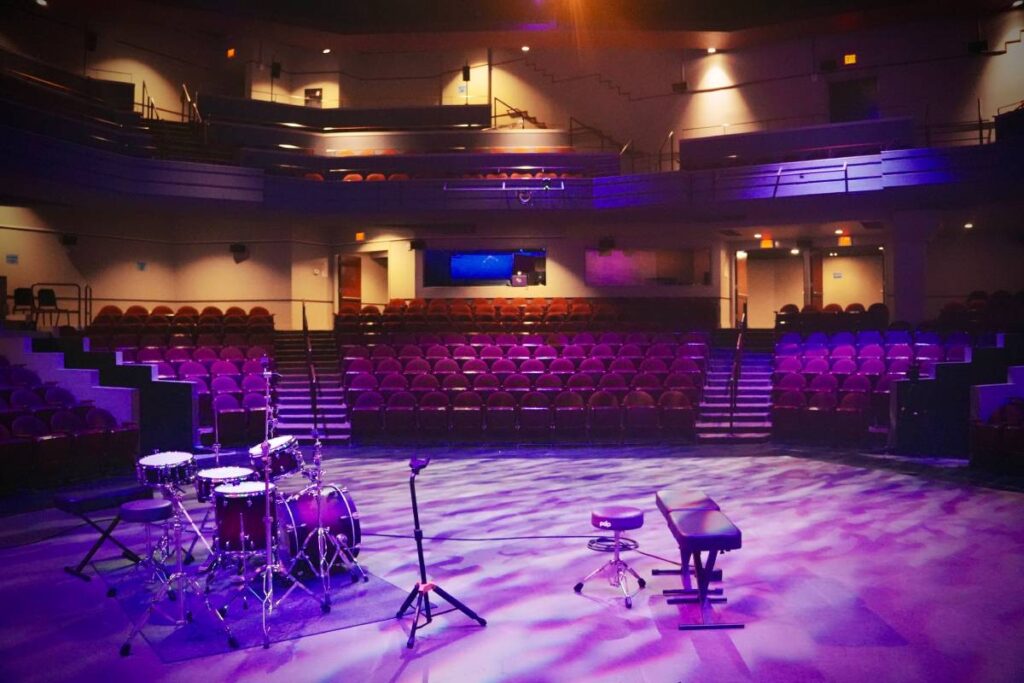 Out in the house, a total of 26 coaxial L-Acoustics X6i are mounted as surrounds, giving the room true 360-degree immersive capabilities
