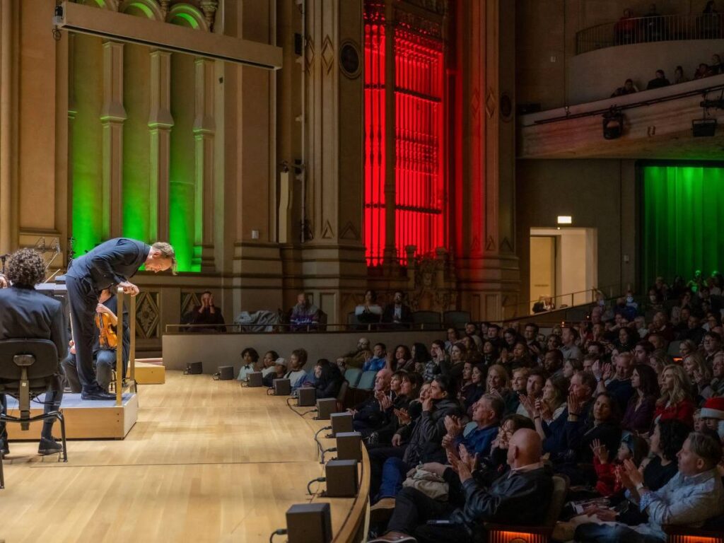 The L-Acoustics 5XT front-fills spread out across the stage lip are driven by individual channels of an LA7.16i amplified controller, providing audience members in the front seats with stereo images (photo credit: Gary Payne)