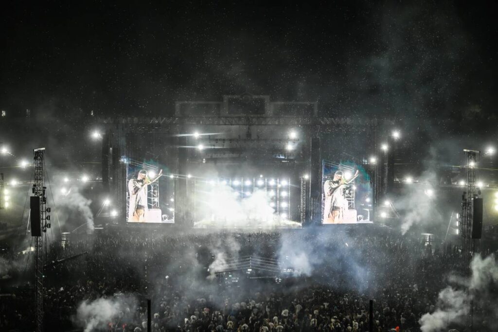 L-Acoustics L Series delay hangs perfectly complement the tour’s K Series main arrays (photo credit: Ric Lipson)
