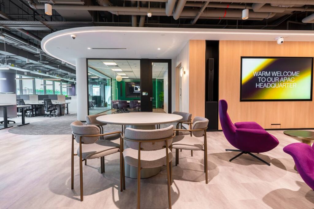 Informal collaboration space at the new headquarters, strategically located to facilitate client visits and project discussions. - © L-Acoustics / Lin Yu Fang