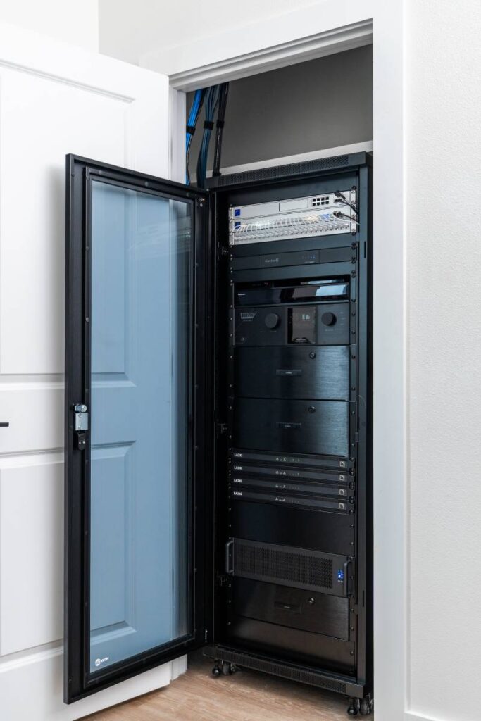 Seamlessly integrated via LA X2i Series amplified controllers, this Syva system offers unmatched flexibility and precision for the project.