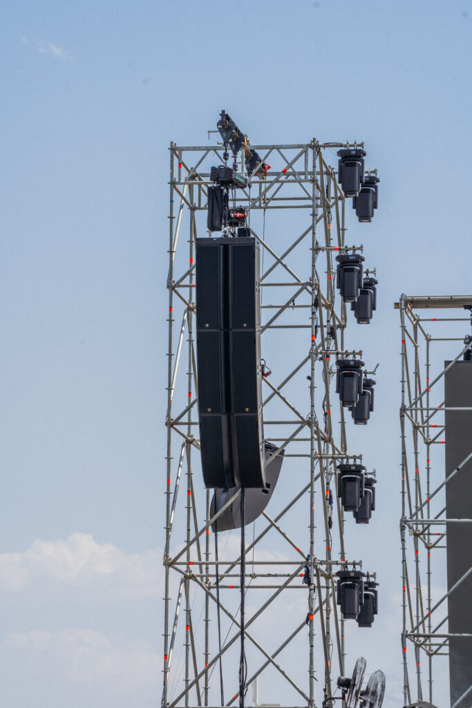 L-Acoustics L2's lighter weight ensured faster load-ins and more flexibility in rigging deployments