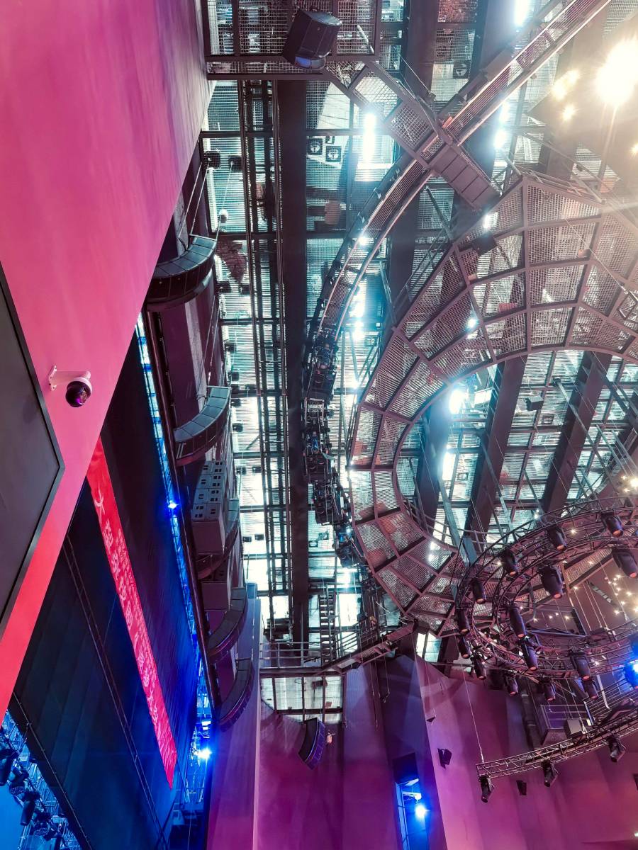 Acrobatic Theatre Unveils L-ISA and Ambiance Ecosystem- L-Acoustics