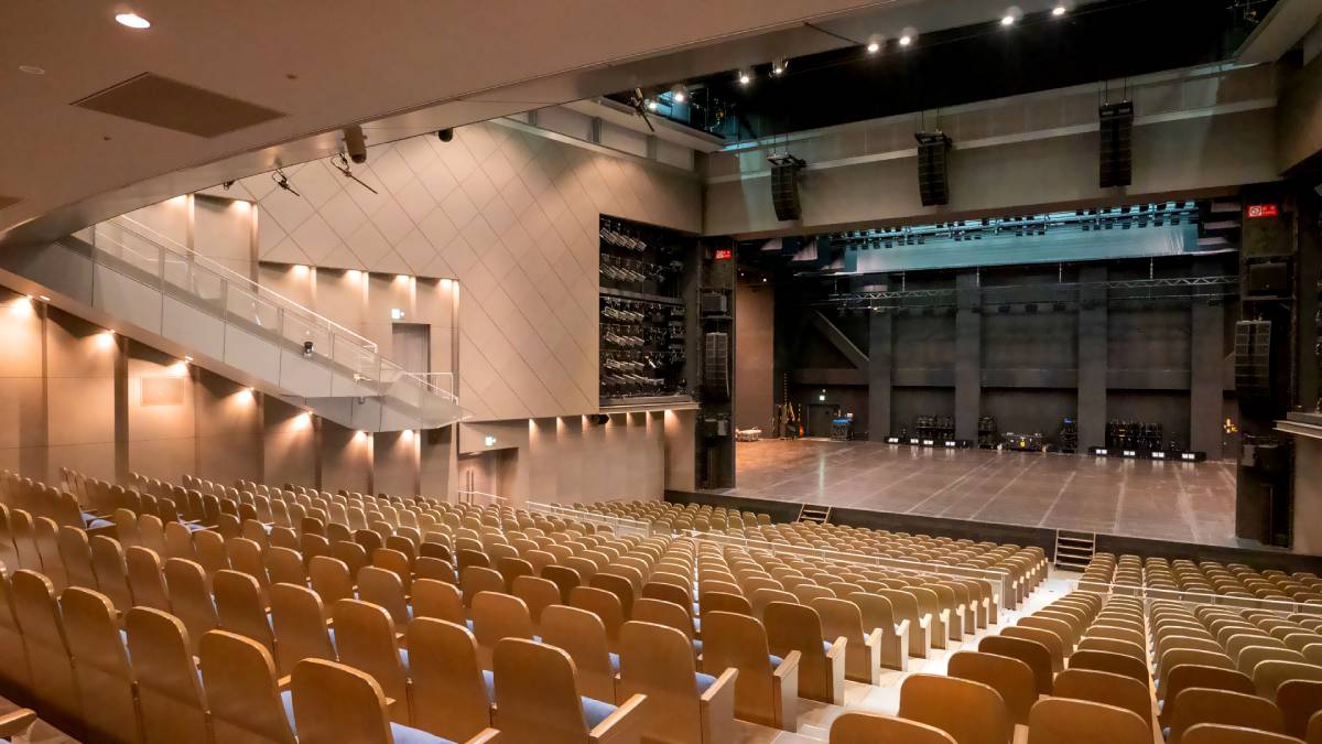 Japan's Biwako Hall Transforms Middle Hall into Opera-Ready Venue