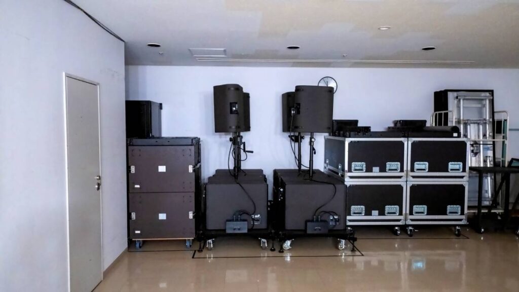 Two L-Acoustics X15 HiQ mounted on two SB18 subwoofers as a mobile system in Japan’s Biwako Hall in the city of Otsu