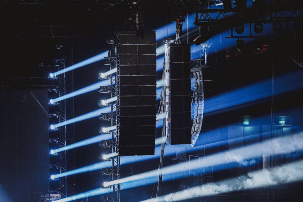 The main arrays typically comprise fourteen K2 per side, delivering wide bandwidth, generous headroom and articulate mid-frequency performance essential for Hallyday’s dynamic vocal and instrumental arrangements 