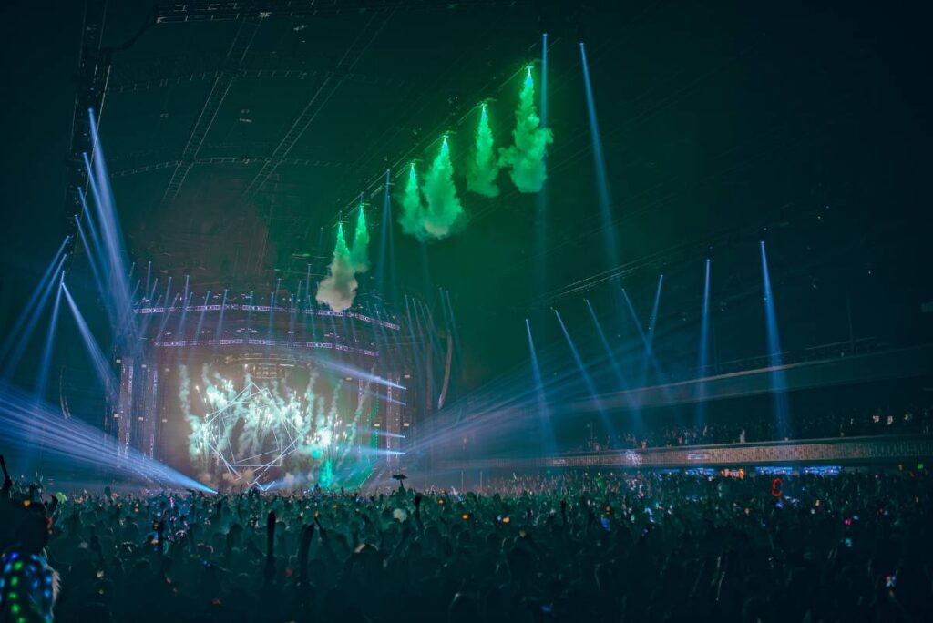 The recent Armory and WAMU Theatre shows paired L2/L2D mains with flown L-Acoustics KS28 subs for maximum clarity and impact (photo credit: Joe Runge / @joecreate)