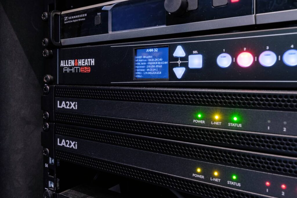 L-Acoustics loudspeakers are paired with LA2Xi and LA4X amplified controllers ©Alexandre Aretz