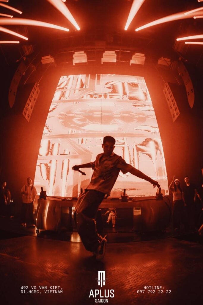 Vietnam’s APLUS SAIGON synchronized lighting, visuals and live performances backed by an L-Acoustics L Series professional sound system © Wang Tobi