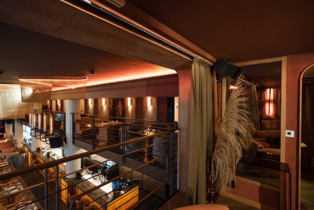 The venue's most important requirement was adaptable and uniform sound which is met throughout every zone with L-Acoustics speakers