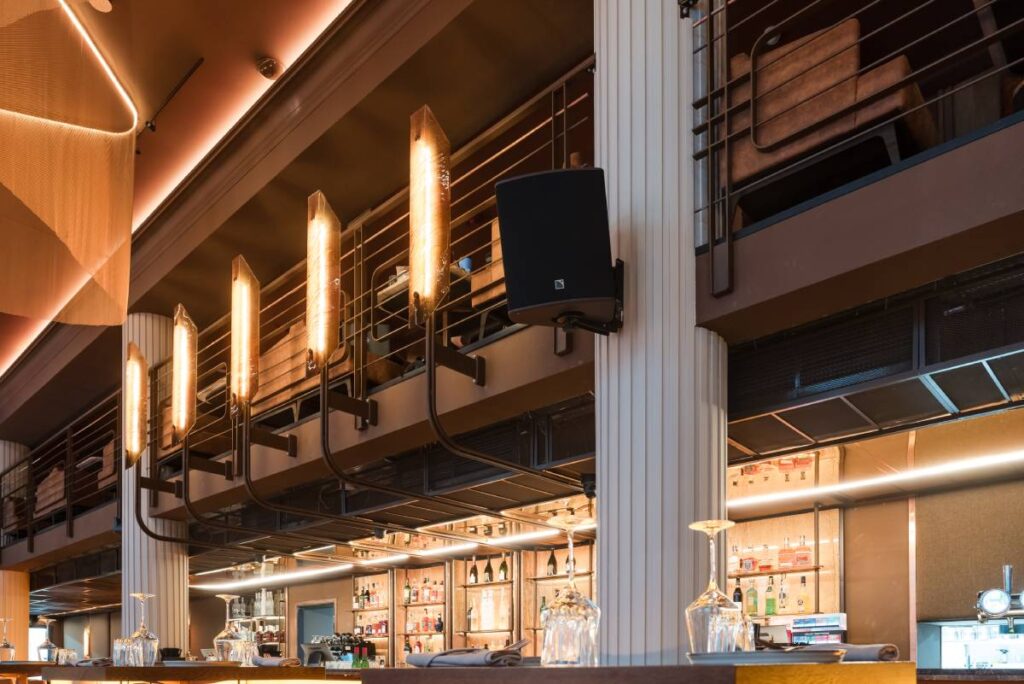 To ensure the best acoustic experience for any time of day or type of event, three L-Acoustics presets were carefully prepared: Restaurant mode, club mode and concert mode