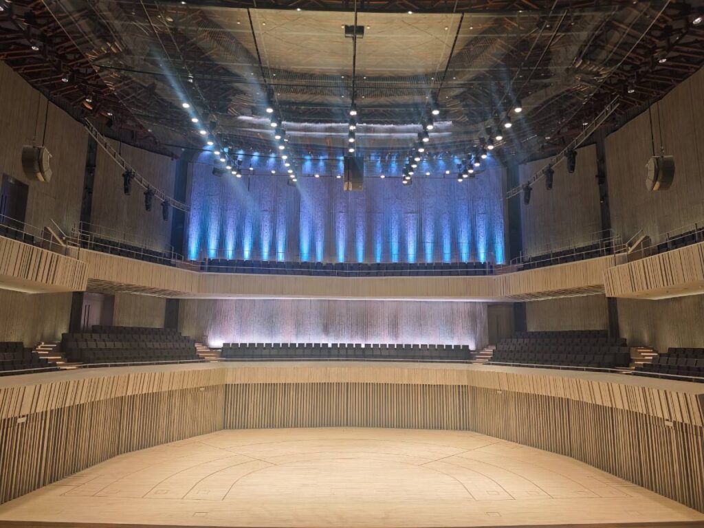 The Concert Hall LCR system deploys six A10i Focus and Wide per side hang, three for center hang
